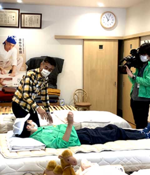 首肩腰が痛い方におすすめのベット　マットレス、三重県、和歌山県、向井ふとん店　オーダー枕