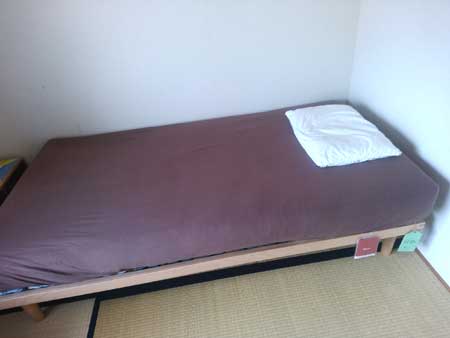 朝起きると首肩腰が痛い方におすすめのベット マットレス