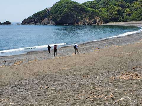 芦浜海岸 向井ふとん店