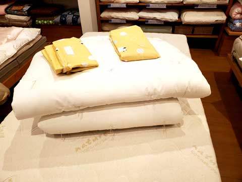 打ち直し綿で手作り保育所お昼寝布団　三重県熊野市向井ふとん店
