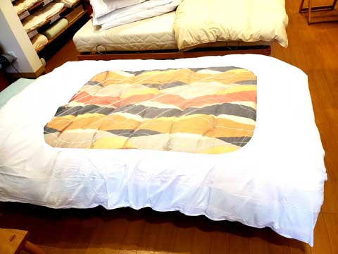 お年寄りでも扱いが楽な軽い目の手作り掛布団 三重県熊野市向井ふとん店