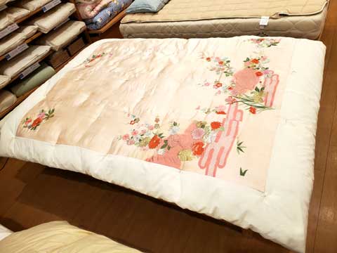 お客様の持ち込み生地で手作り肌布団　三重県熊野市向井ふとん店