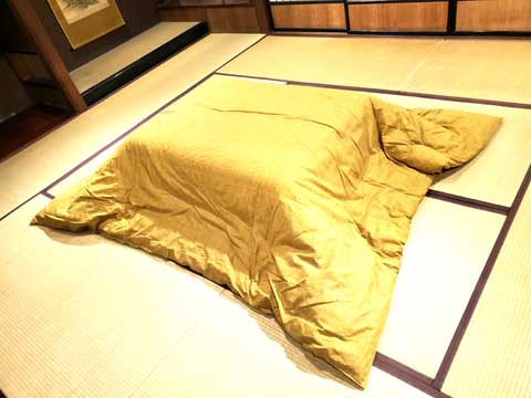 使わなくなった掛布団を打ち直して、軽くて温かい手作りこたつ布団　三重県熊野市向井ふとん店