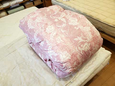 羽毛が出てくる羽毛布団リフォーム事例　三重県熊野市向井ふとん店