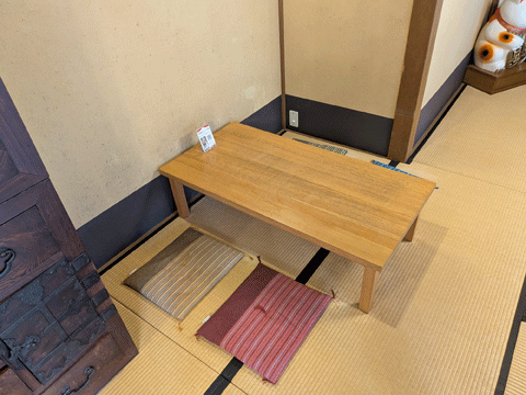 おかげ横丁「招福茶屋」　三重県伝統工芸品市木木綿座布団