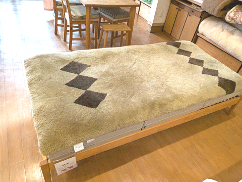 雲の上の寝心地、極上ムートンシーツ入荷しました
