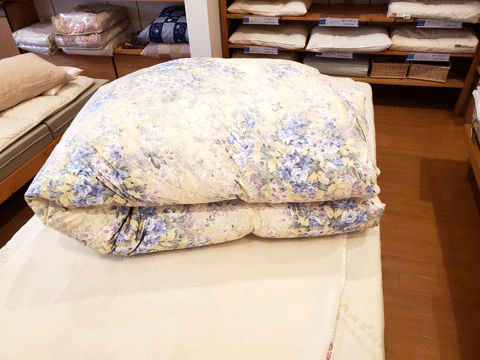 側生地が破れて羽毛が出てくる羽毛布団の仕立替え 三重県熊野市向井ふとん店