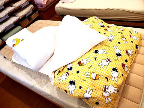 ベビーベットに合わせてオーダーメイド、手作りベビー布団　三重県熊野市向井ふとん店