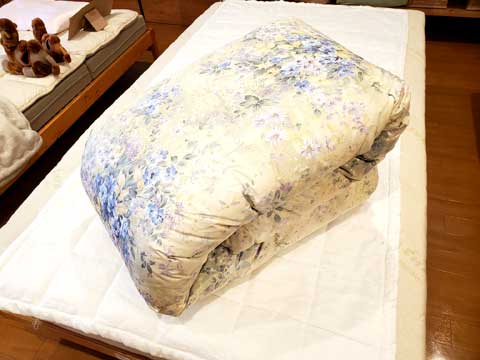 羽毛が片寄ってしまった羽毛布団の仕立替えリフォーム