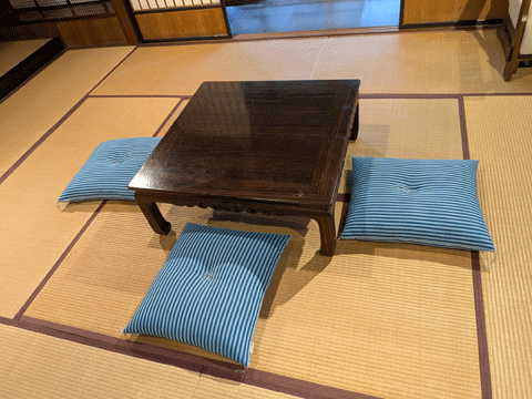 引っ越しする家に柄を選んでオーダーメイド、市木木綿手作り座布団 三重県熊野市向井ふとん店